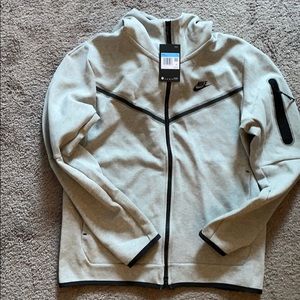 Nike Tech Standard Fit